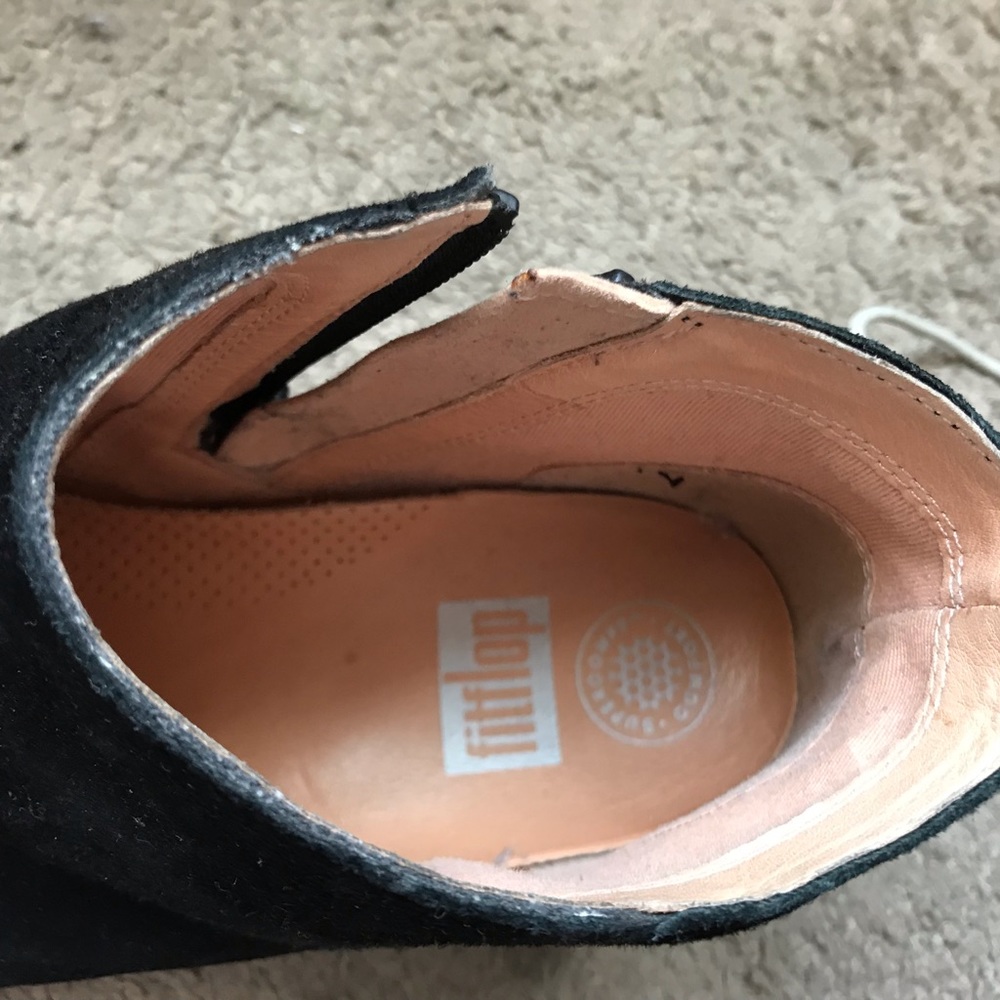 ****FITFLOP SUEDE BOOTIES SIZE 9****